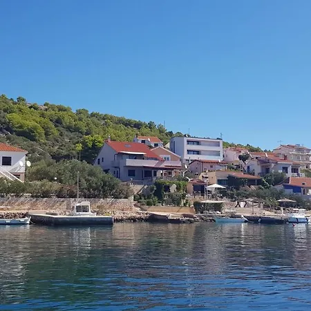 Apartment By The Sea - 20012 *