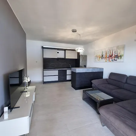 Apartment By The Sea - 20012
